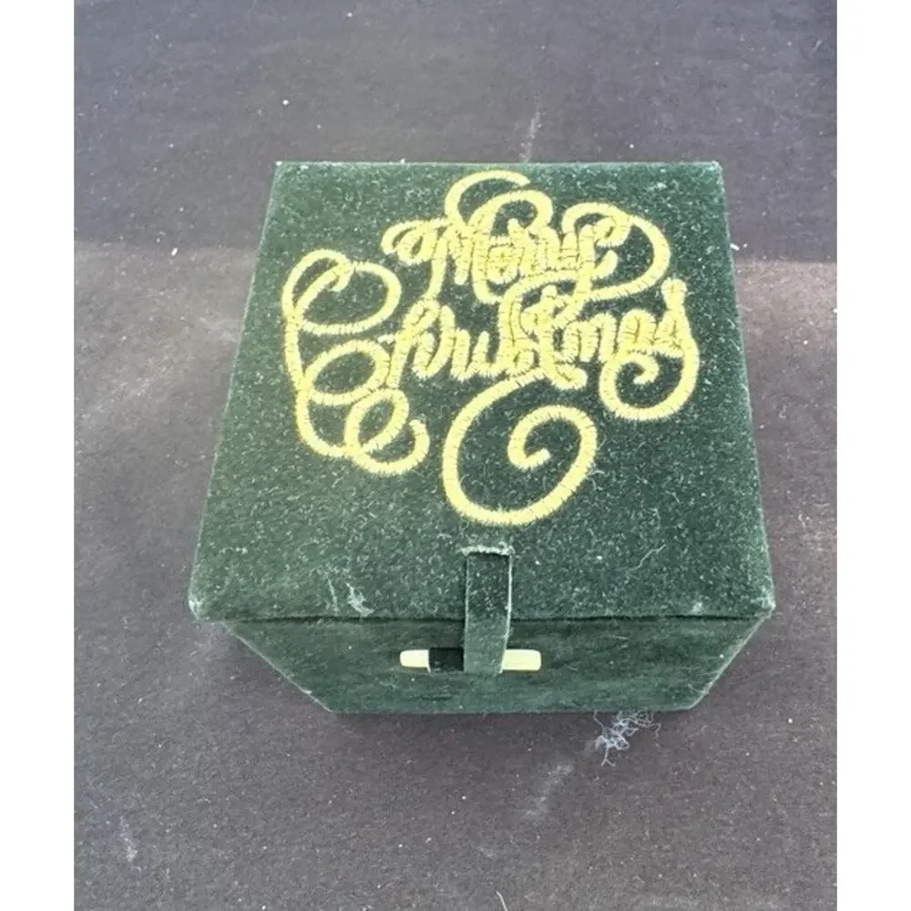 La Bien Christmas Ornament Decorated Christmas Tree Hand Painted Velvet Box -C18